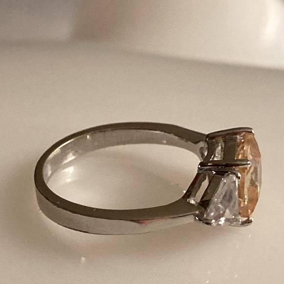 NWOT - Silvertone Square Champaigne Ring W/Flanking Trillium CZ Stones - Sz 7.25 - Picture 7 of 10